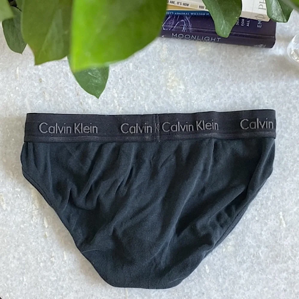 Calvin Klein - Picture 6 of 6